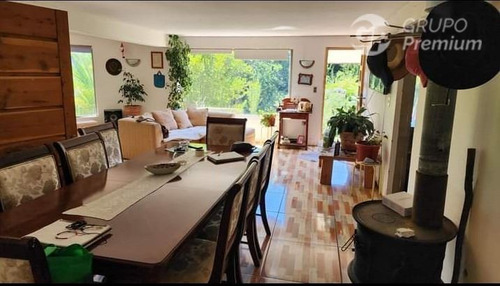 Casa En Venta De 4 Dorm. En Colbún
