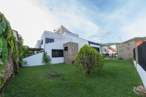 Imagen 1 de 30 de Liliana Martinez Remax Vende Casa En La Urbanizacion Altos De Guataparo Cd 10185