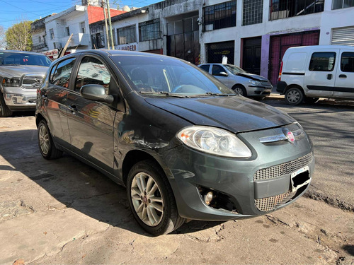 Imagen 1 de 9 de Fiat Palio Essence Chocado En Marcha