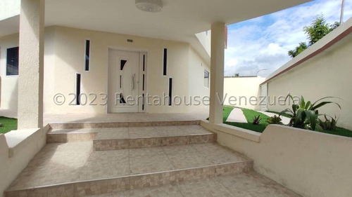 Ab Se Vende Majestuosa Casa Totalmente Remodelada Con Concepto Abierto, Acabados De Lujo, Delicados Minimalistas