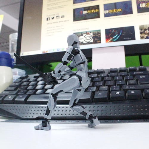 Maniquí Robot Móvil Multiarticulado Impreso En 3d