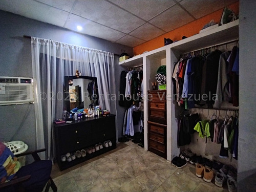 Casa En Venta En El Limon Maracay Aragua 24-15568 Irrr