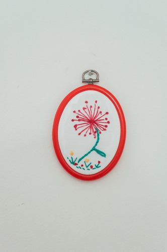 Imagem 2 de 7 de Quadro Bordado A Mão | Flor