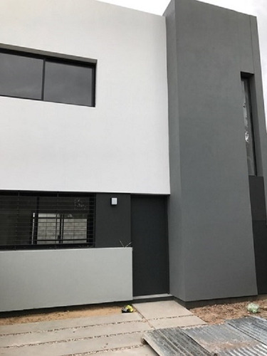 Cantisano Propiedades Alquila Excelente Duplex En Gonnet 504 Y 17!! Con Entrada Para Auto, 2 Dormitorios!!