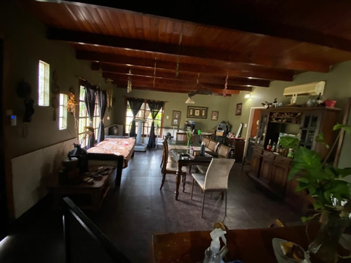 Imagen 15 de 20 de Casa En Venta Con Quincho, Amplio Jardín Y Cochera En Temperley