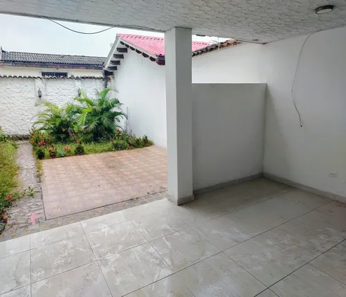 Casa Con Patio Enorme Para Tu Proyecto Personal En El Bosque, Cali
