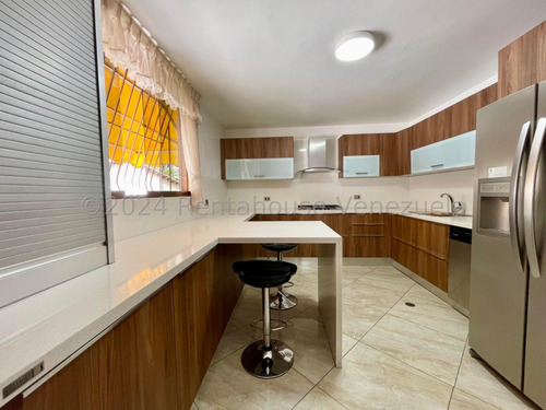 Townhouse En Venta, Los Chorros #24-19238