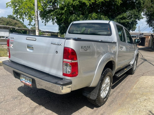 Imagen 4 de 14 de Toyota Hilux Kavak 4x4
