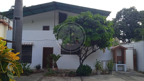 Hermosa Casa Céntrica Ideal Para Proyecto Comercial En La Urbanización Los Caobos. 002jsc