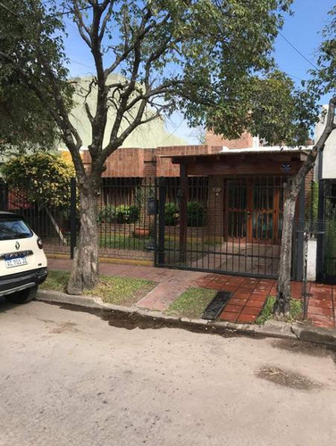 Casa En Venta, Tres Dormitorios, Cerro De Las Rosas