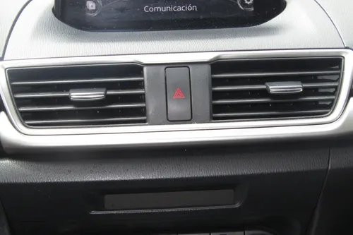 Mazda 3 2.0 Touring MT