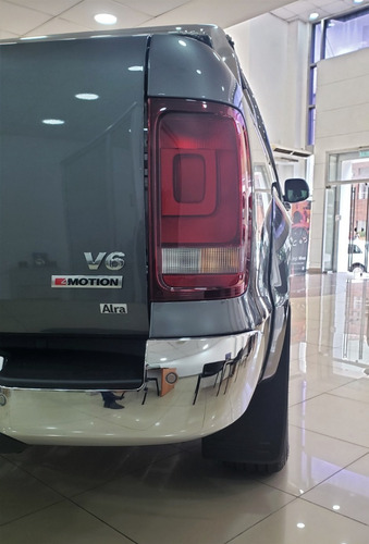 Imagen 8 de 15 de Volkswagen Amarok V6 Highline 0km 2022 Física