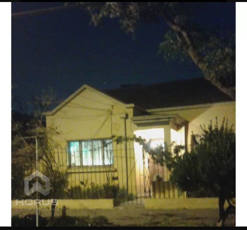 Casa En Venta De 4 Dorm. En Recoleta