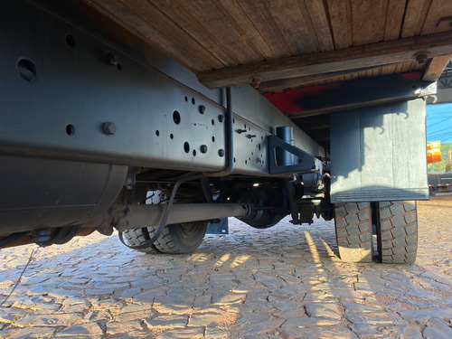 Cargo 815 4x2 Carroceria