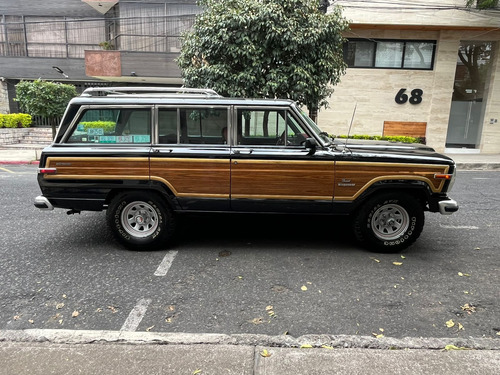 Jeep Grand Wagoneer