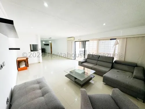 Agp Espectacular Apartamento En Planta Baja, Calle Cerrada Y Vigilancia Privada En Venta En Colinas De La Tahona 25-2354 Ys