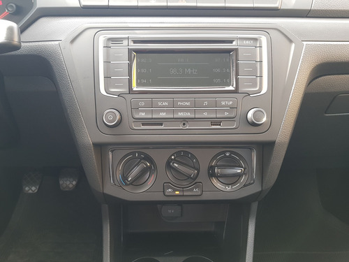 Volkswagen Voyage 1.0 MPI (Flex)