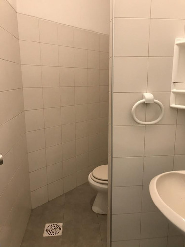 Local Comercial Alquiler En Ciudad Vieja. Pérez Castellano