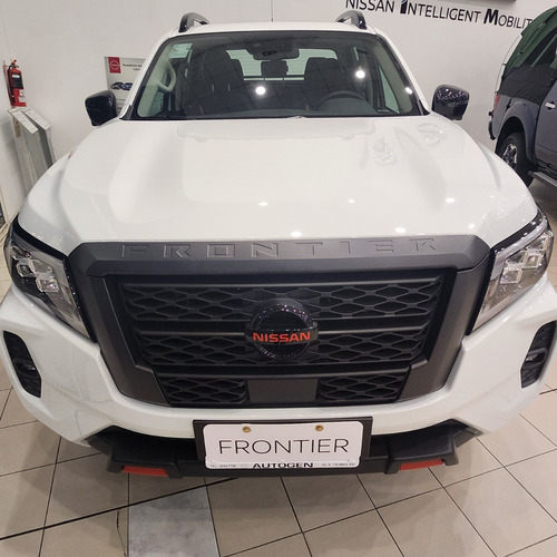Nissan Frontier PRO4X 4x4 AT