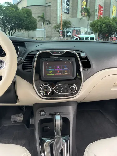 Renault Captur INTENS 2.0 AT
