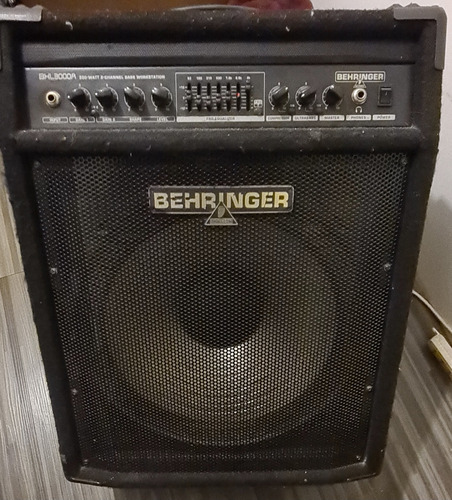 Amplificador Behringer 300w