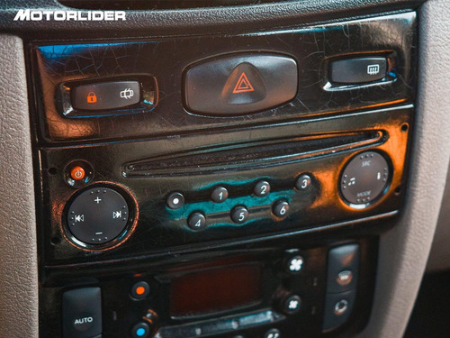 Imagen 22 de 25 de Renault Symbol Privilege 1.6 Extra Full | Permuta / Financia
