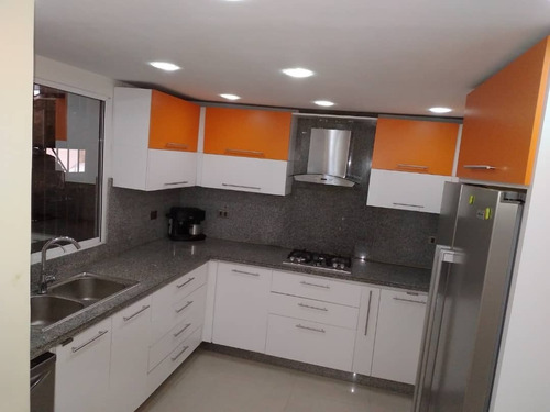 Imagen 8 de 14 de Hermoso Townhose En Venta En Barrio Sucre Andrews Rivero 04124959888