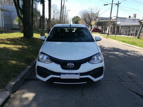 Toyota Etios 1.5 Xs 4 Puertas 2017 Excelente Permuto