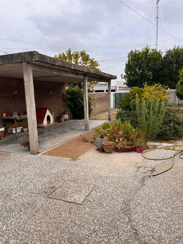 Casa En Venta - 2 Dormitorios 1 Baño - Cochera - 448mts2 - Libertad