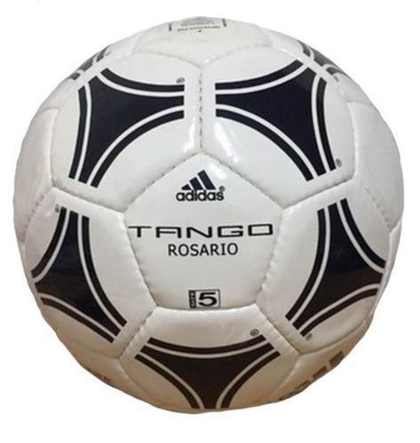 Bola de futebol adidas Tango Rosario nº 5  cor branco e preto