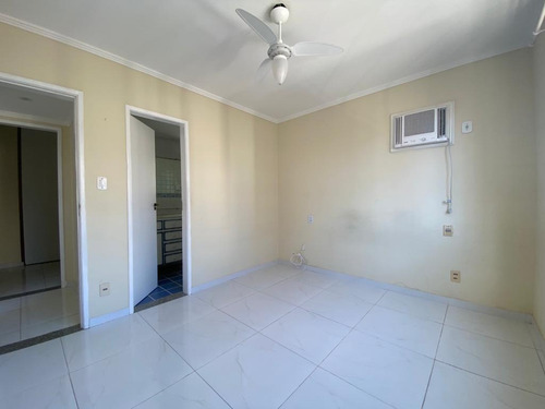Apartamento À Venda Na Rua Engenheiro Milton Oliveira, Barra, Salvador - Ba - Liv-12165