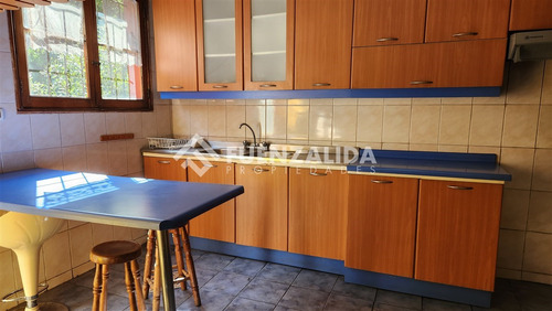 Casa En Venta De 5 Dorm. En Ñuñoa