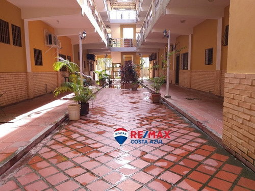 Se Vende Apartamento Acogedor, Excelente Ubicacion, En Tucacas, Residencia Los Mangles.
