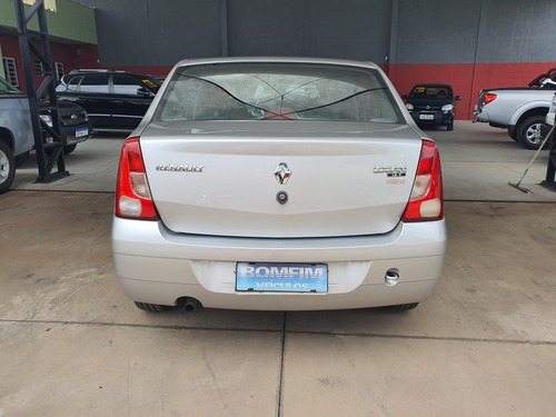 Imagem 6 de 15 de Renault Logan 2010 1.0 16v Expression Hi-flex 4p