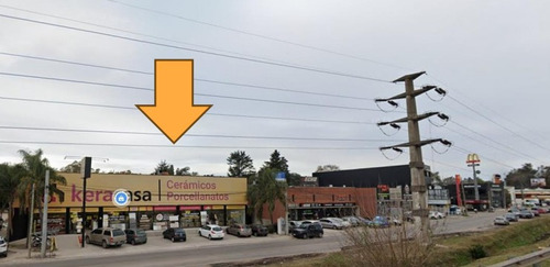 Local Con Excelente Ubicación Frente A Panamericana