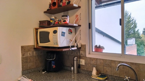 Venta De Excelente Departamento De Dos Dormitorios En Barrio Residencial, Apto Uso Turístico.