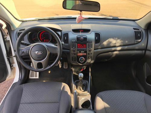 Imagem 5 de 12 de Kia Cerato 2012 1.6 Ex 4p