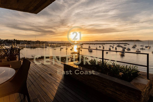 Imagen 29 de 30 de Le Bleu Pent-house En Venta Frente Al Puerto Con El Diseño De Carlos Ott