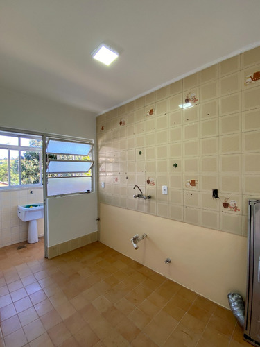 Aluga-se Apartamento Em Ótima Localização No Bairro Cristal E Próximo A Orla
