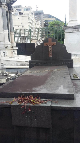 Vendo Carneira 3 Gavetas Cemitério São João Batista Rj