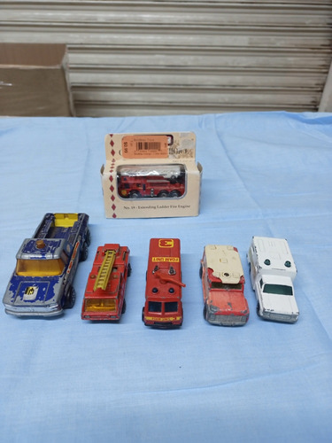 Lote De Matchbox Camiones De Bomberos, Ambulancia, Camioneta