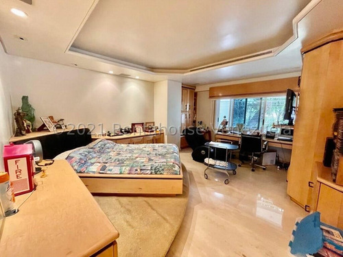 Hermosa Casa De Arquitectura Y Acabados De Lujos ,en Venta Ubicada En Los Chorros 24-4385