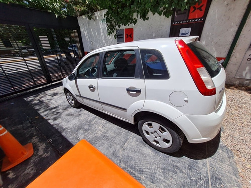 Imagen 6 de 15 de Ford Fiesta 2010 1.6 Ambiente Mp3