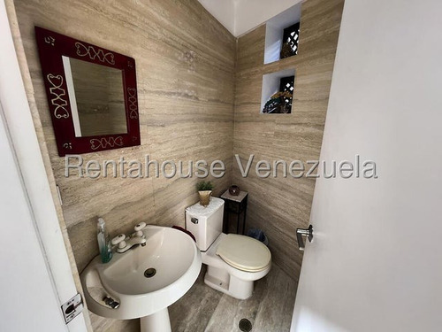 Espectacular Casa, Amplia Y Con Premio De Arquitectura En Santa Paula #25-10888 Ricardo Romero