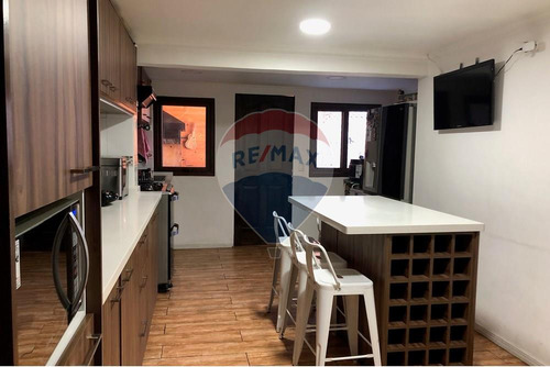 Casa Con Piscina, Quincho Y Cocina Renovada