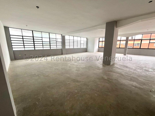 Edificio Industrial En Venta En La Urbina