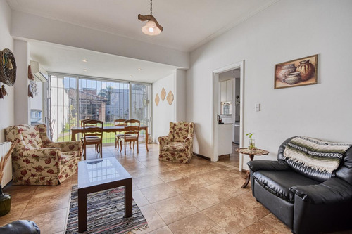 Imagen 8 de 30 de Impecable Casa En Venta Con 4 Dormitorios Mas Dependencia! Jardin Pileta Y Parrilla!