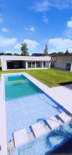 Vendo Casa En Kentucky Club De Campo Oportunidad !!!