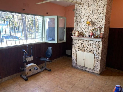 Casa En Venta - 2 Dormitorios 1 Baño - Pergamino