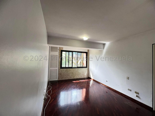 Ft Apartamento En Venta 184 Mts Mas Un Maletero Anexo 40 Mts2- Urb. Miranda / Mls#24-27708